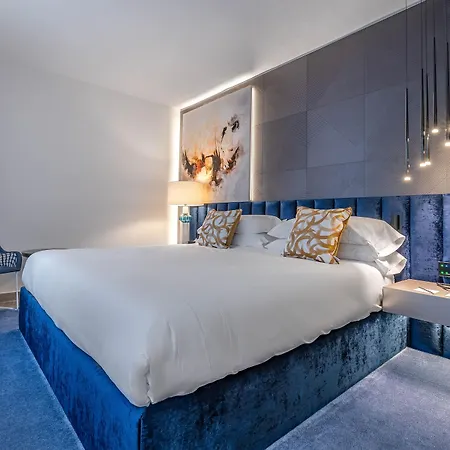 Hotel Claude
