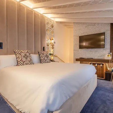 Claude 3* Marbella