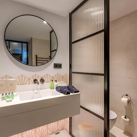 Claude Hotel