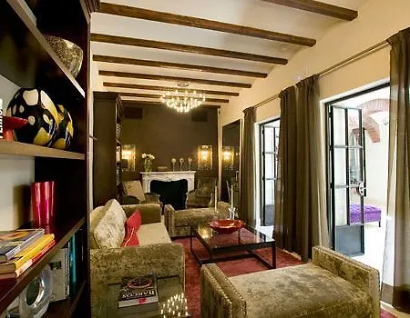 Claude Hotel 4*
