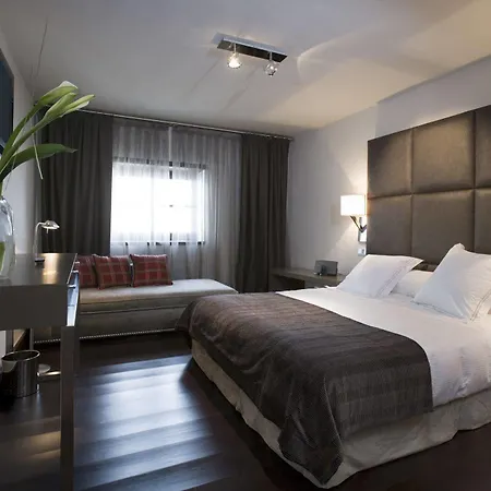 Claude 3* Marbella