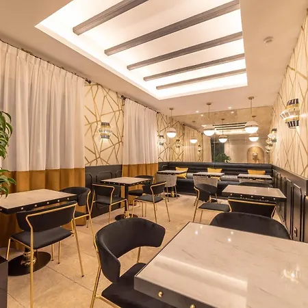 Claude Hotel