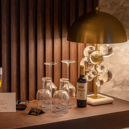 Claude Hotel