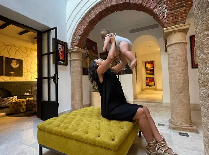 Claude Hotel