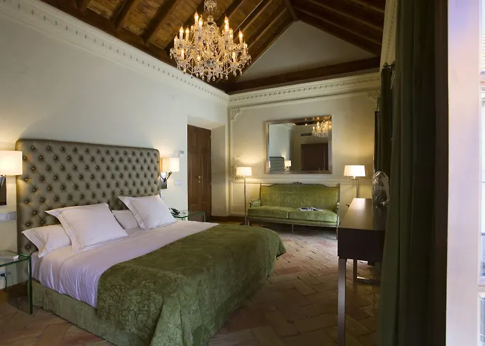 Claude Hotel 4*