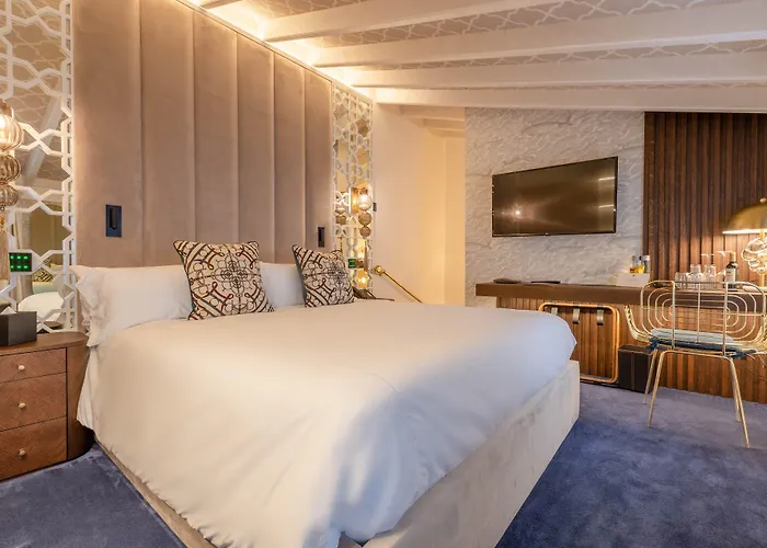 Claude Hotel