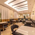 Hotel Claude