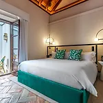 Claude Hotel