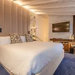 Claude Hotel